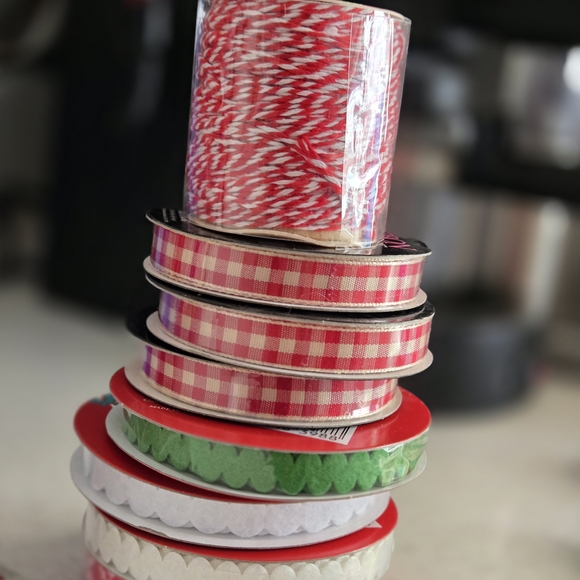 *NIB* Festive Holiday Wrapping Lot - Christmas Holiday Theme. Brand New - Sealed - Picture 3 of 16